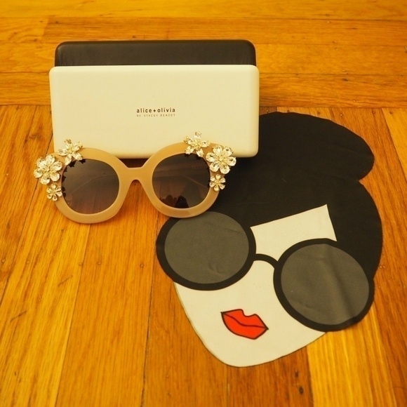 Alice + Olivia Madison Floral Sunglasses - Picture 2 of 7